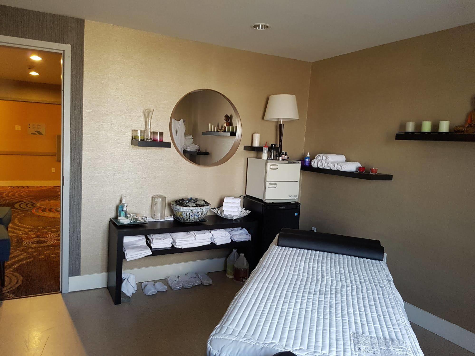 Radisson Hotel Edmonton Airport Leduc Extérieur photo